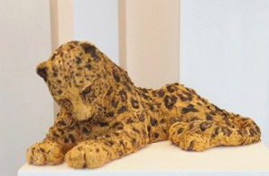 Angela Oker-Blom - Lepäävä amurinleopardi